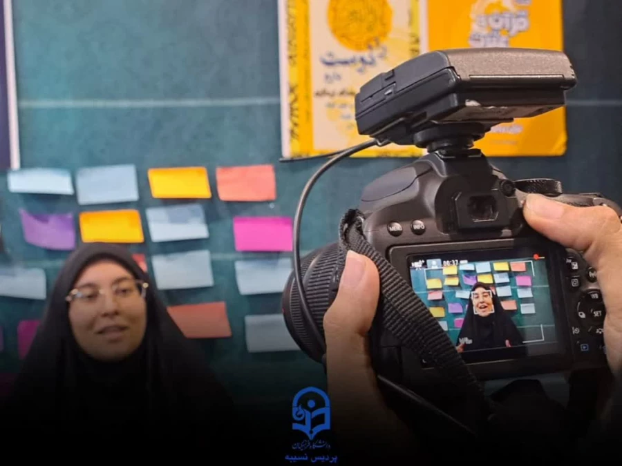 بازدید دانشجو معلمانپردیس از غرفه دانشگاه فرهنگیان در نمایشگاه بین المللی قرآن 9