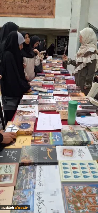 برپایی نمایشگاه دست سازه های دانشجویی به مناسبت فرارسیدن میلاد باسعادت حضرت فاطمه معصومه (س) و روز دختر