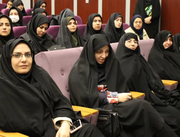 فریاد رسالت فاطمی در پردیس نسیبه طنین انداز شد:

دانشجو معلمان آینده ساز، "روز زن" را با میثاق نامه تمدنی جشن گرفتند

 2