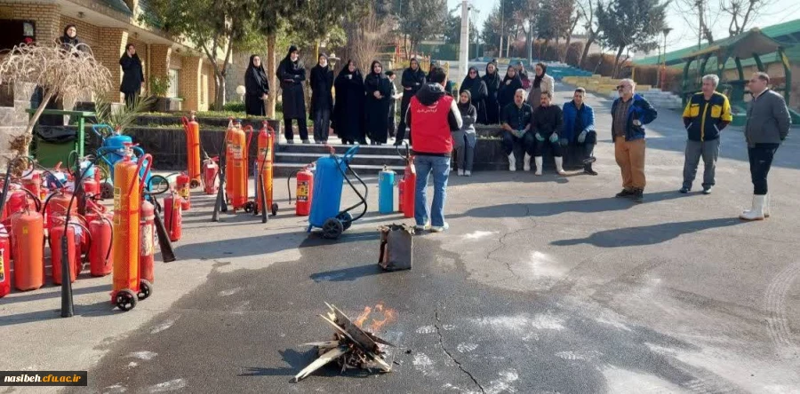 برگزاری کارگاه آموزشی «روش استفاده از کپسول آتش نشانی» 2