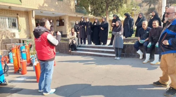 برگزاری کارگاه آموزشی «روش استفاده از کپسول آتش نشانی» 2